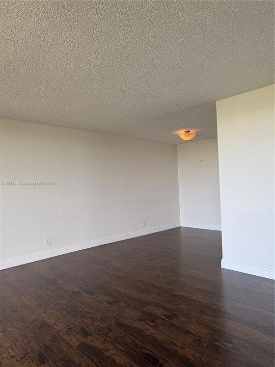 待售: $160,000 (2 贝兹, 2 浴室, 1148 平方英尺)