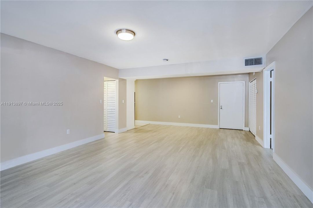 For Rent: $2,400 (2 beds, 2 baths, 1044 Square Feet)