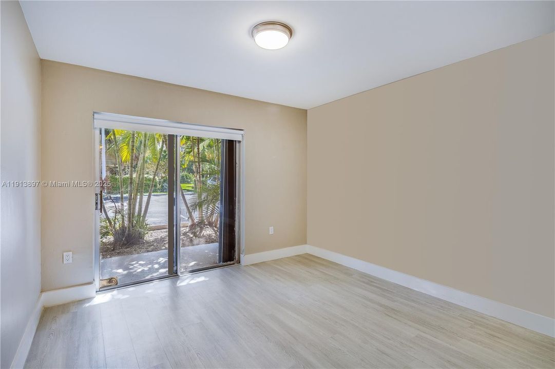 For Rent: $2,400 (2 beds, 2 baths, 1044 Square Feet)