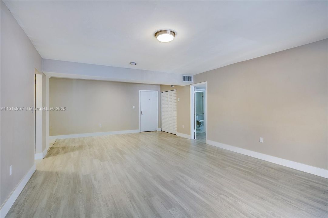 For Rent: $2,400 (2 beds, 2 baths, 1044 Square Feet)