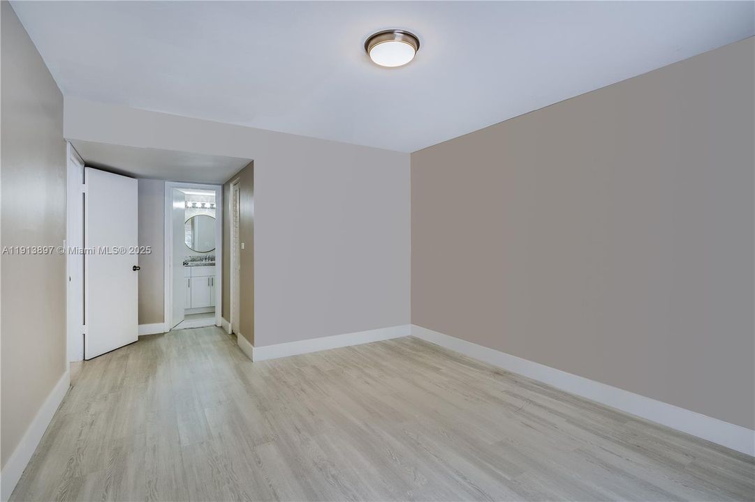 For Rent: $2,400 (2 beds, 2 baths, 1044 Square Feet)