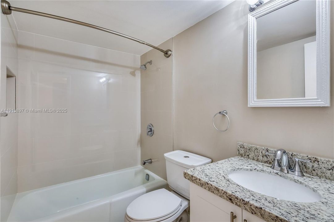 For Rent: $2,400 (2 beds, 2 baths, 1044 Square Feet)