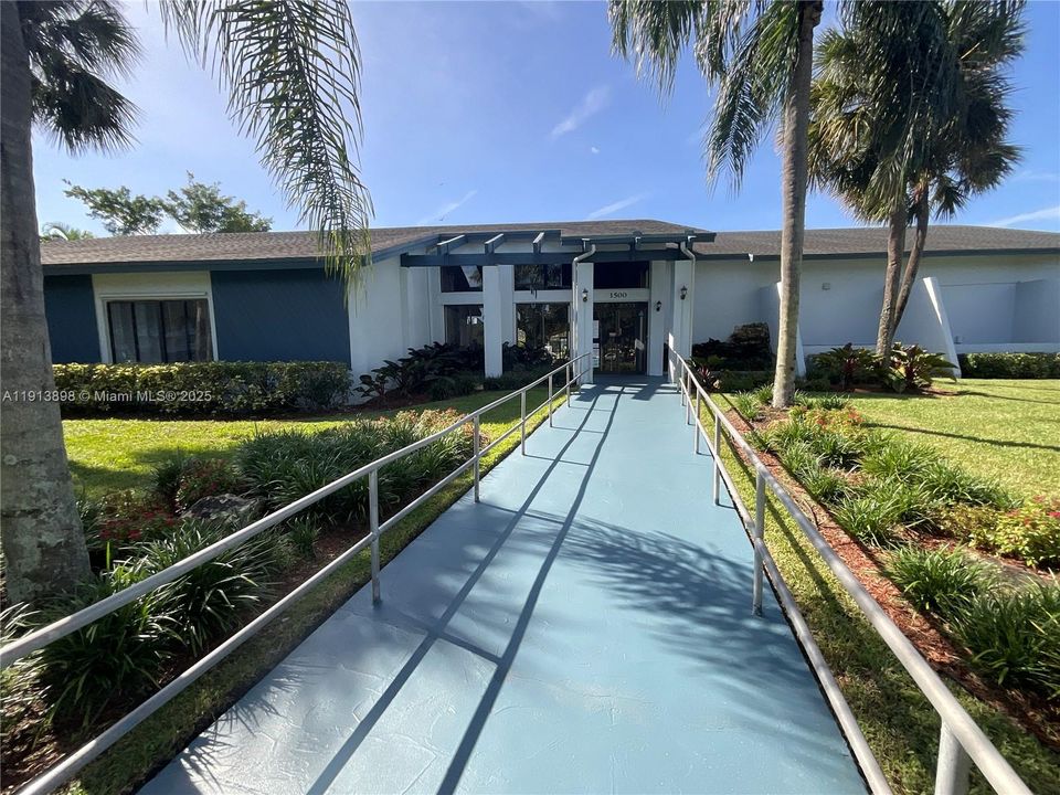 待售: $134,900 (2 贝兹, 2 浴室, 1000 平方英尺)