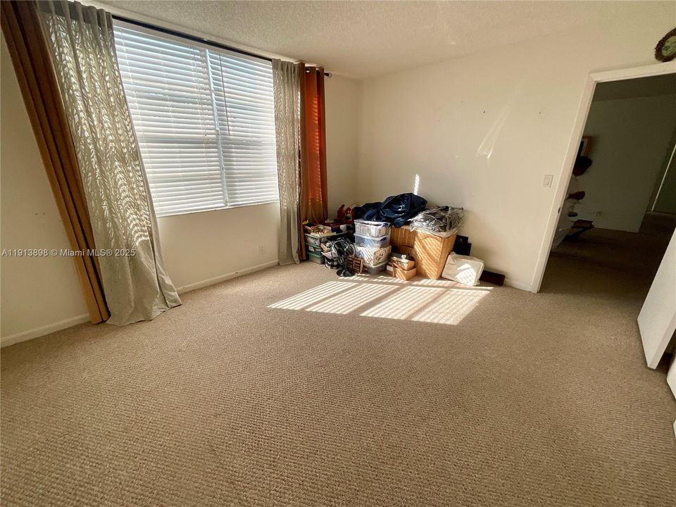 待售: $134,900 (2 贝兹, 2 浴室, 1000 平方英尺)