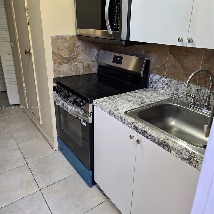 For Rent: $1,250 (1 beds, 1 baths, 500 Square Feet)