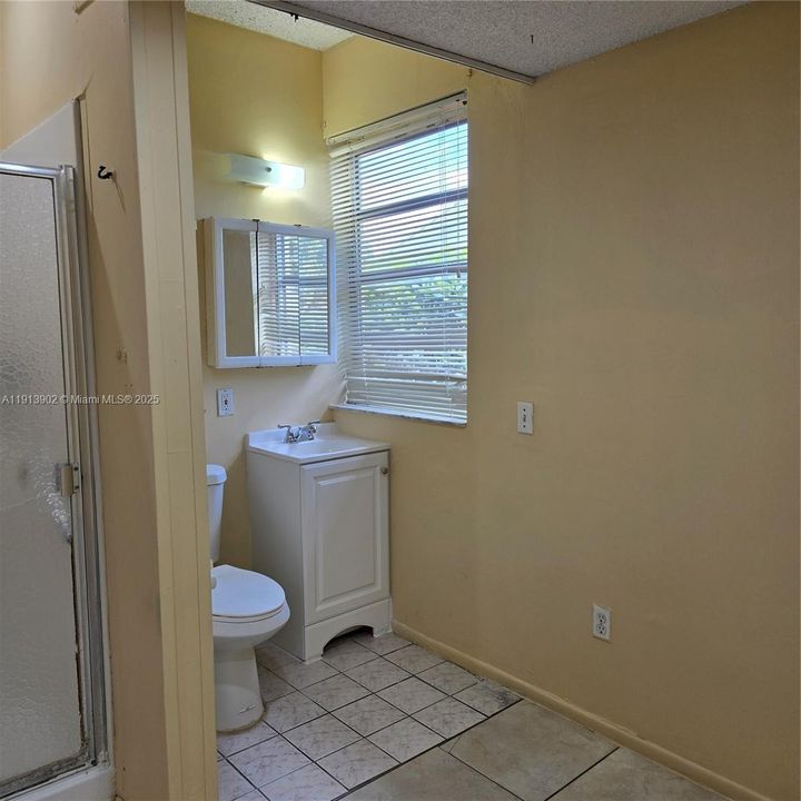 For Rent: $1,250 (1 beds, 1 baths, 500 Square Feet)