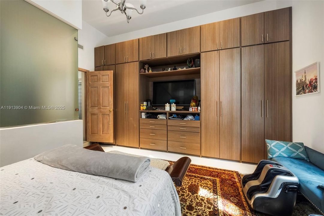 待售: $2,900,000 (5 贝兹, 3 浴室, 0 平方英尺)