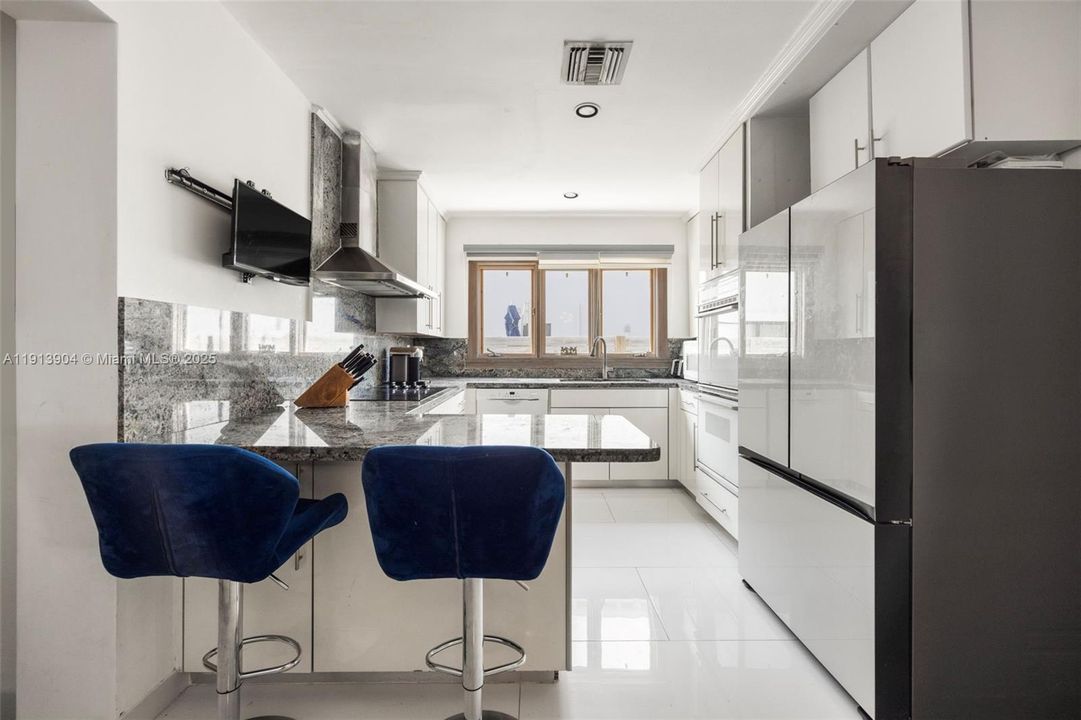 待售: $2,900,000 (5 贝兹, 3 浴室, 0 平方英尺)