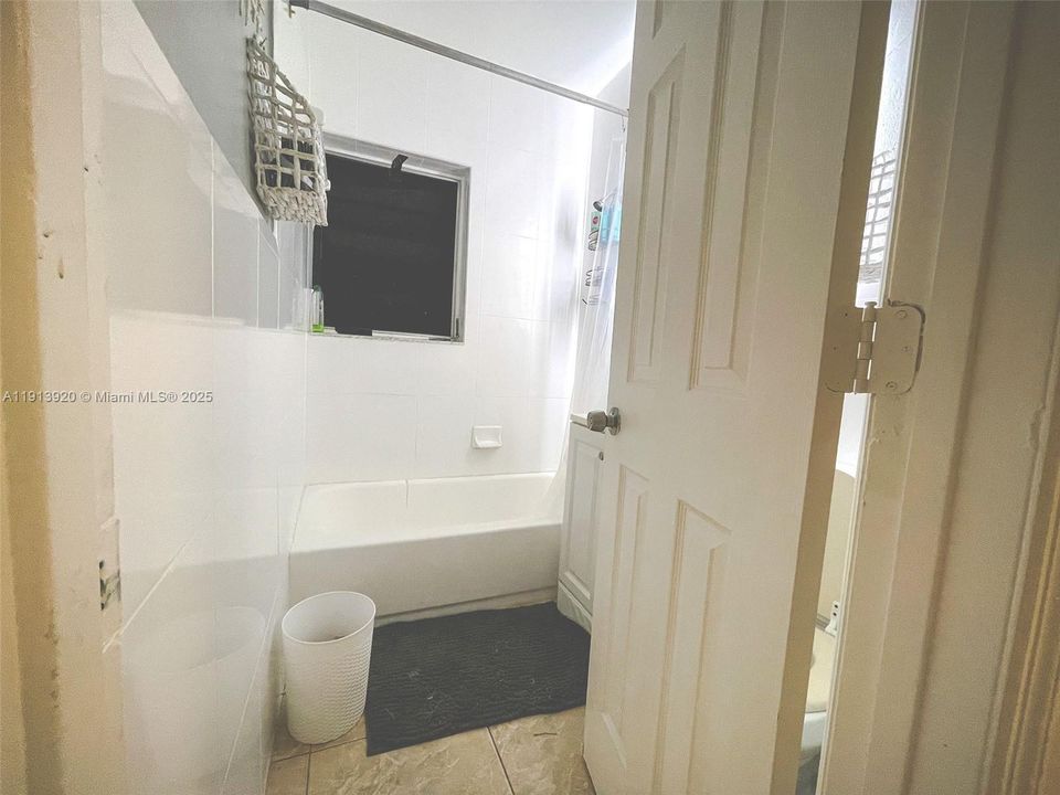 For Rent: $1,500 (1 beds, 1 baths, 1185 Square Feet)