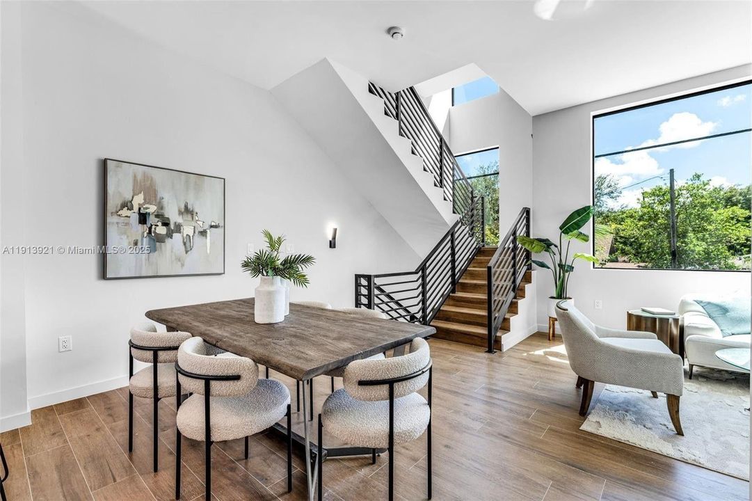 出租: $7,000 (3 贝兹, 3 浴室, 0 平方英尺)