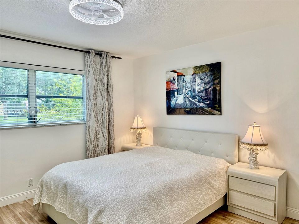 待售: $135,000 (1 贝兹, 1 浴室, 730 平方英尺)