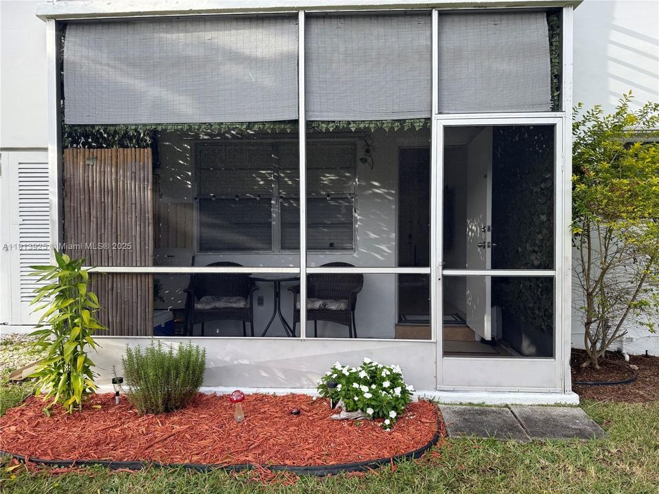 待售: $135,000 (1 贝兹, 1 浴室, 730 平方英尺)