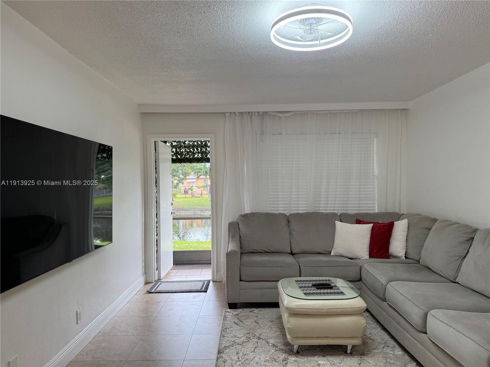 待售: $135,000 (1 贝兹, 1 浴室, 730 平方英尺)