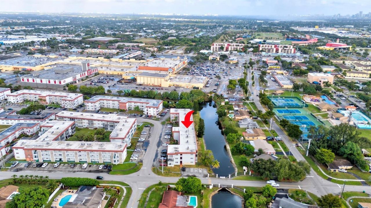 待售: $135,000 (1 贝兹, 1 浴室, 730 平方英尺)