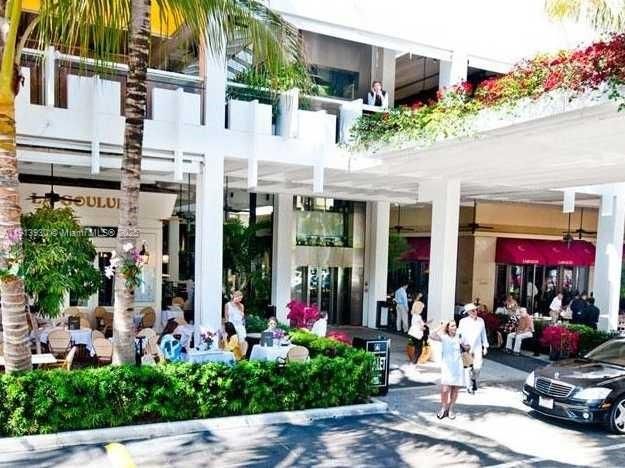 10 Minute drive to Bal Harbour Shops