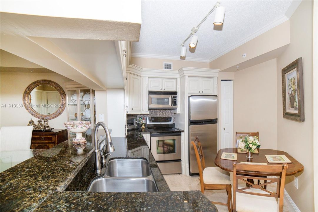 待售: $659,000 (2 贝兹, 2 浴室, 1116 平方英尺)