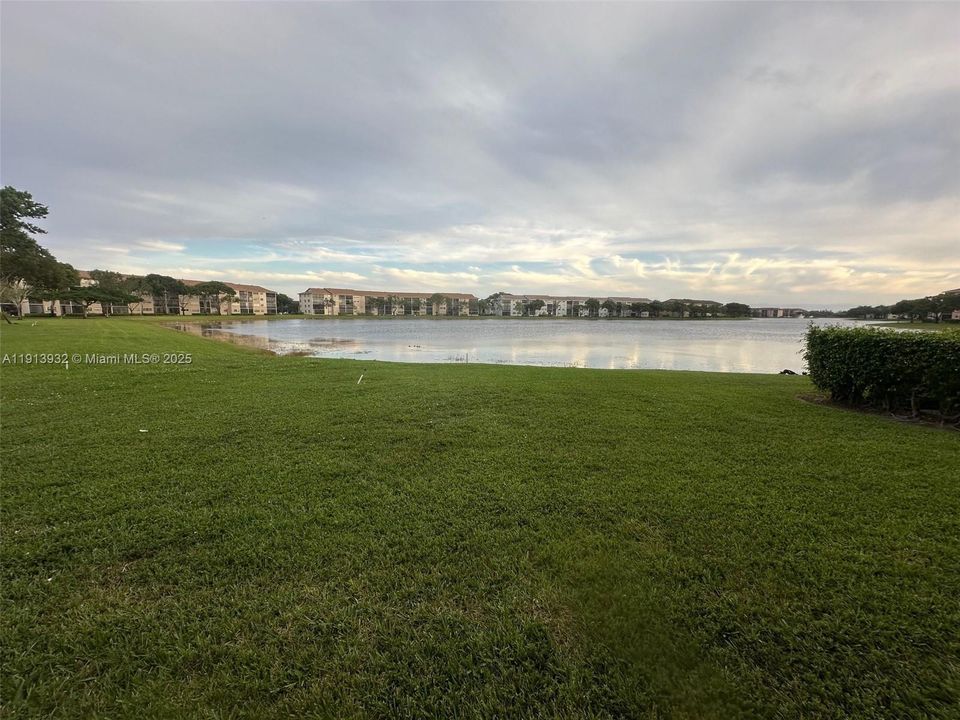 For Sale: $299,900 (2 beds, 2 baths, 1533 Square Feet)