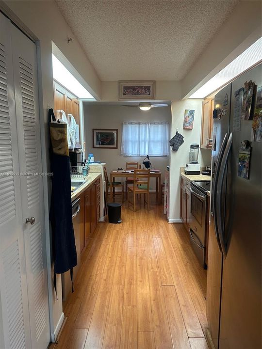 For Sale: $299,900 (2 beds, 2 baths, 1533 Square Feet)