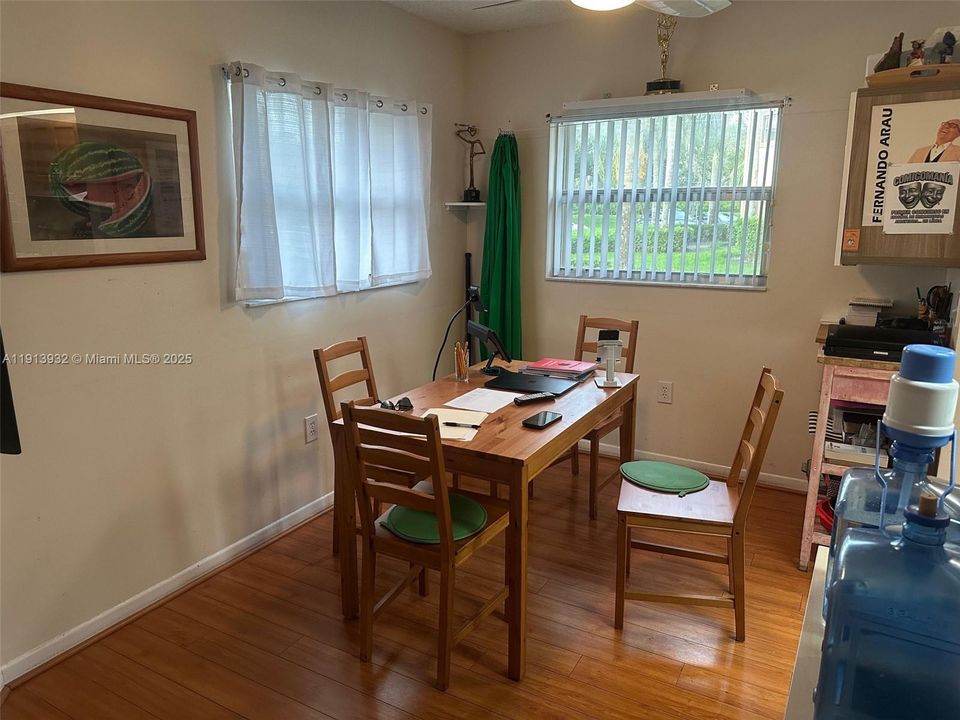 For Sale: $299,900 (2 beds, 2 baths, 1533 Square Feet)