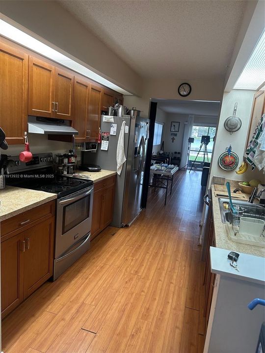 For Sale: $299,900 (2 beds, 2 baths, 1533 Square Feet)