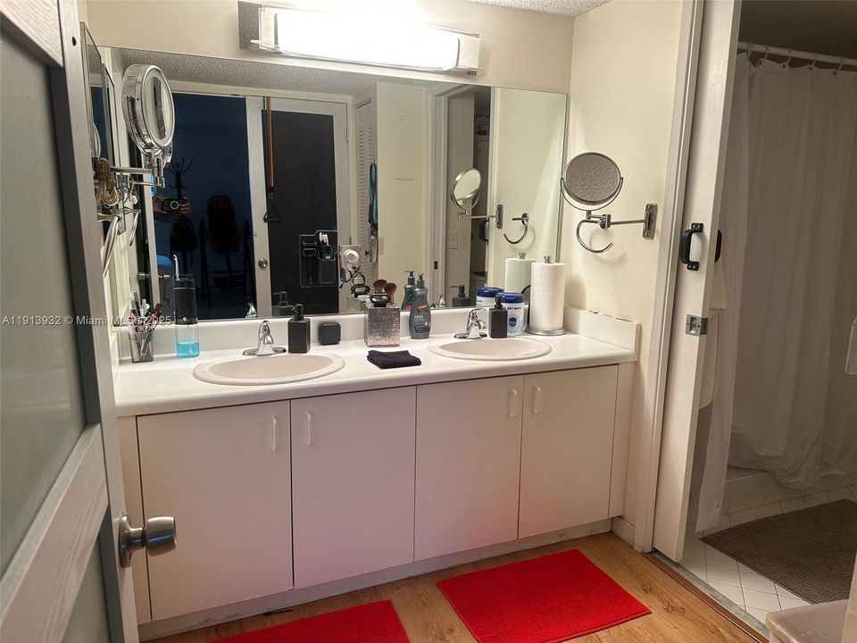 For Sale: $299,900 (2 beds, 2 baths, 1533 Square Feet)