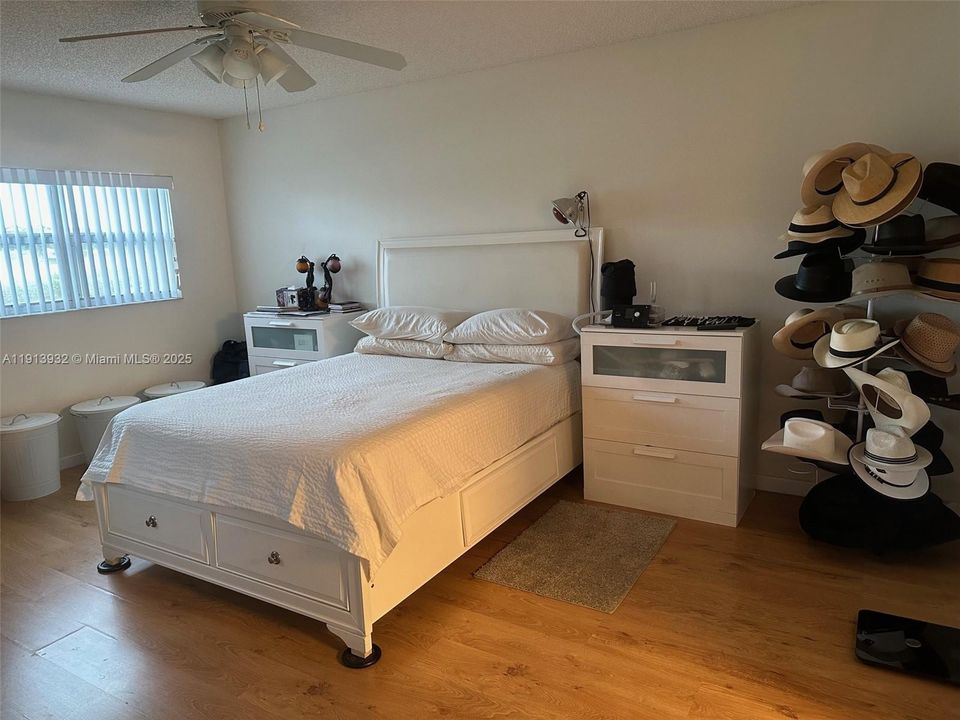 For Sale: $299,900 (2 beds, 2 baths, 1533 Square Feet)