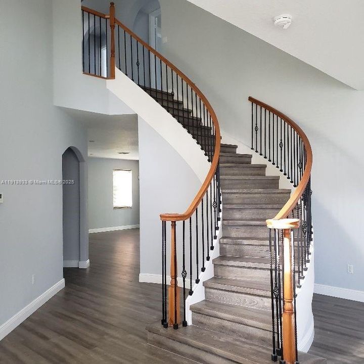 出租: $4,300 (5 贝兹, 3 浴室, 3470 平方英尺)