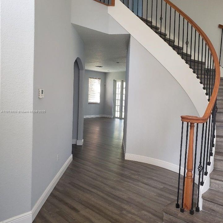 出租: $4,300 (5 贝兹, 3 浴室, 3470 平方英尺)