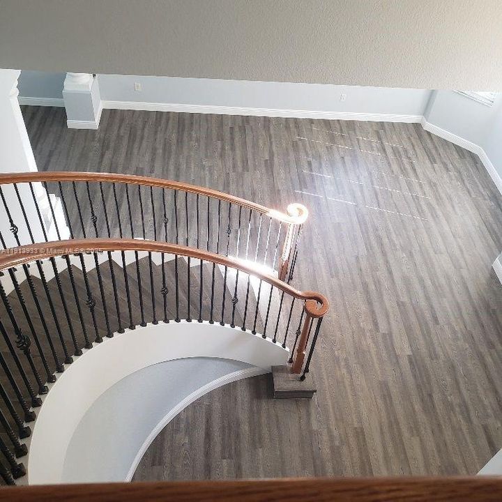 出租: $4,300 (5 贝兹, 3 浴室, 3470 平方英尺)