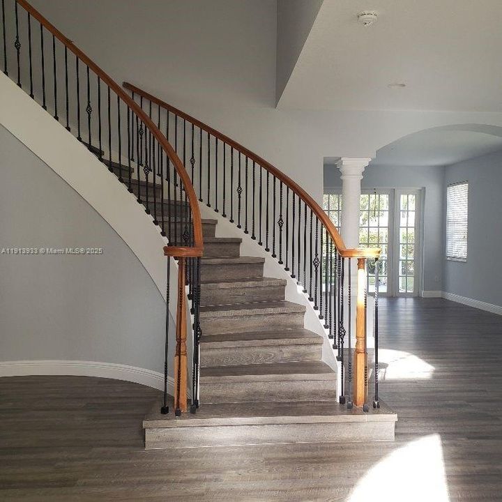 出租: $4,300 (5 贝兹, 3 浴室, 3470 平方英尺)