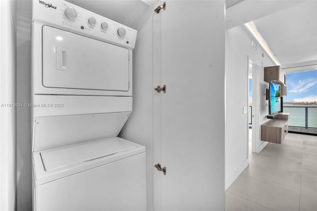 待售: $750,000 (2 贝兹, 2 浴室, 1095 平方英尺)