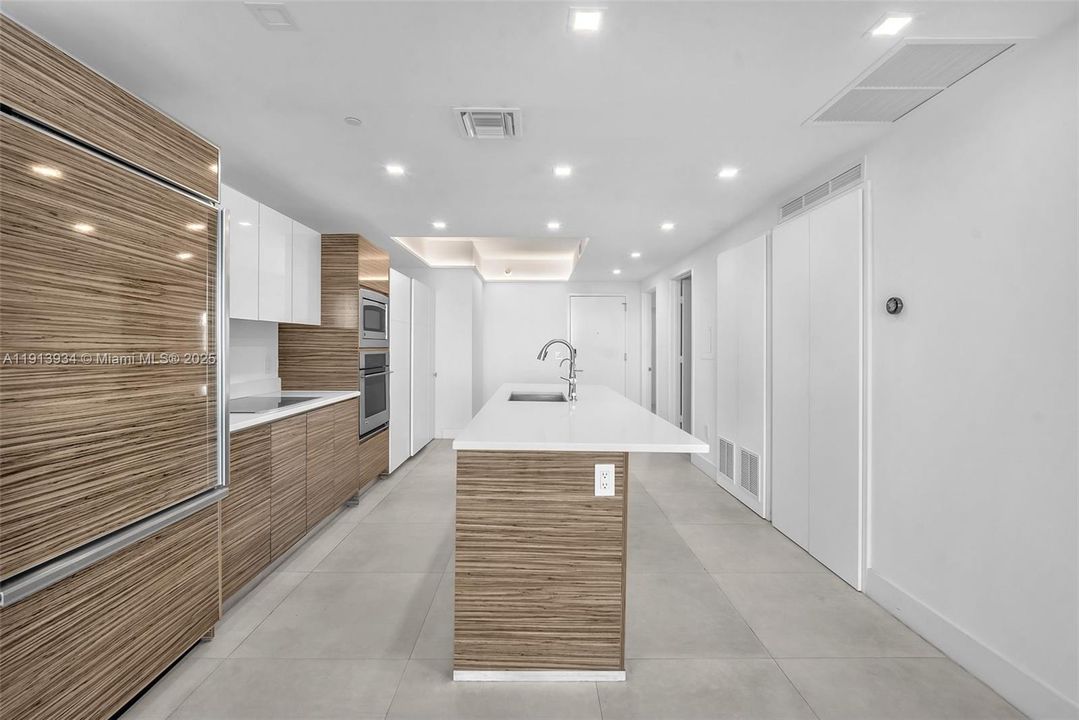 待售: $750,000 (2 贝兹, 2 浴室, 1095 平方英尺)