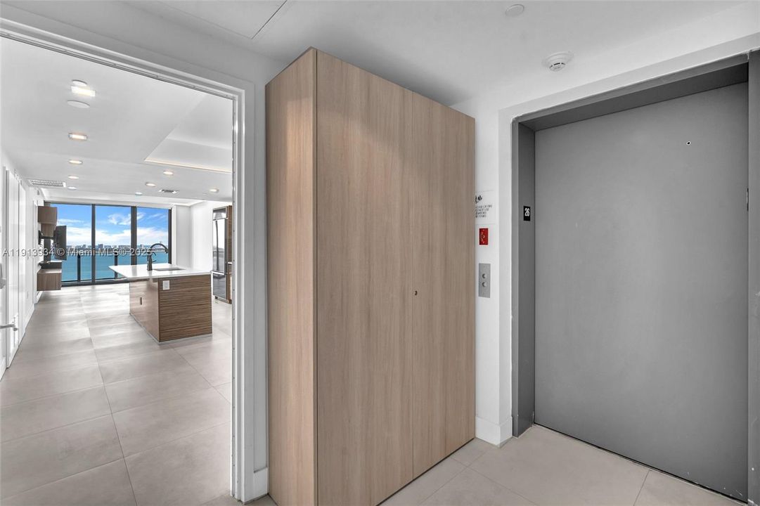 待售: $750,000 (2 贝兹, 2 浴室, 1095 平方英尺)