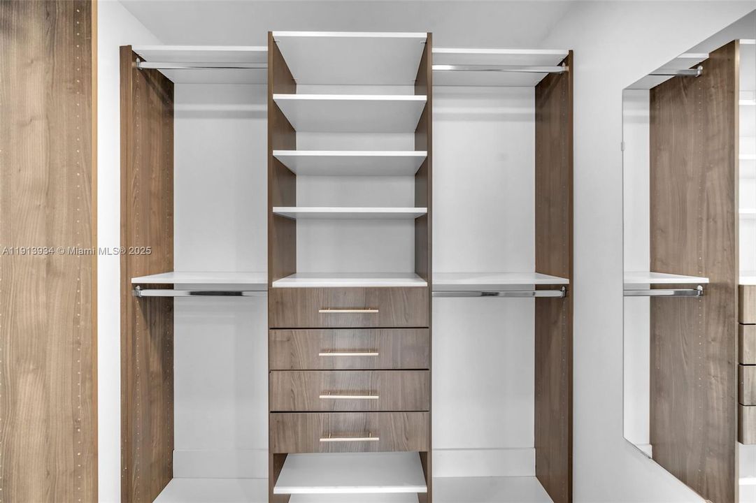 待售: $750,000 (2 贝兹, 2 浴室, 1095 平方英尺)