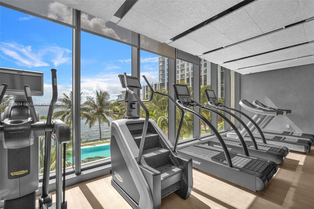 待售: $750,000 (2 贝兹, 2 浴室, 1095 平方英尺)