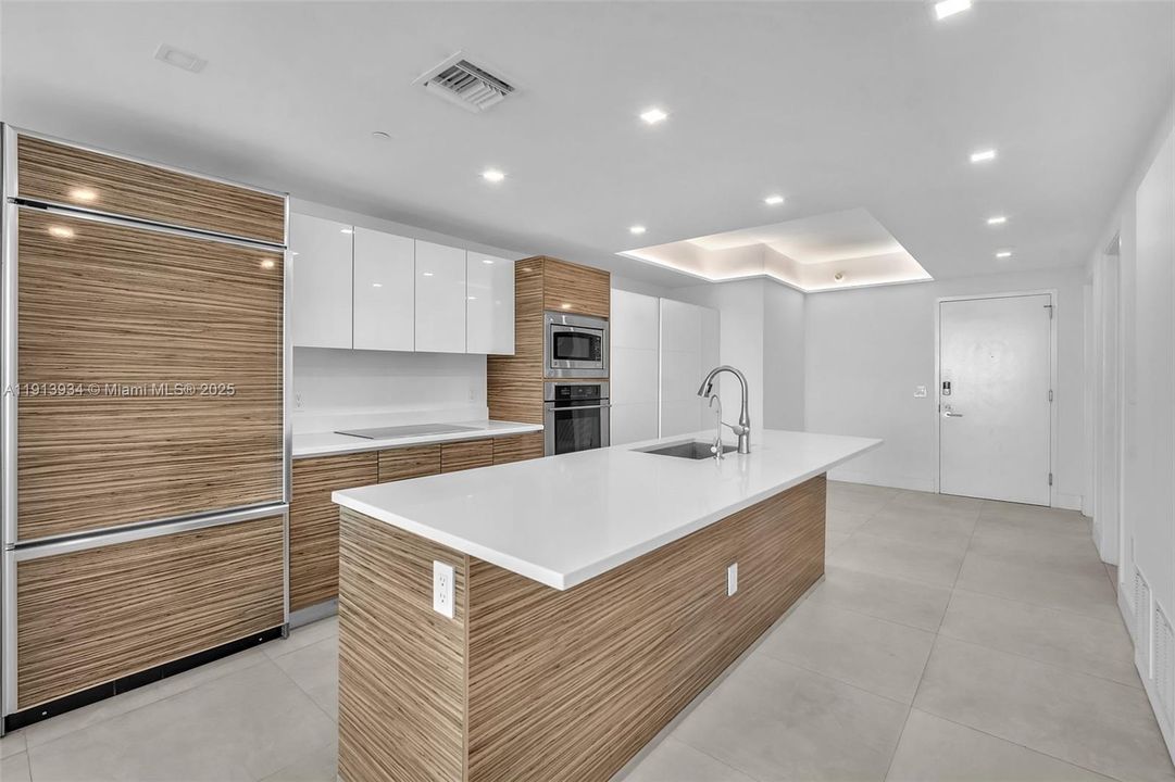 待售: $750,000 (2 贝兹, 2 浴室, 1095 平方英尺)