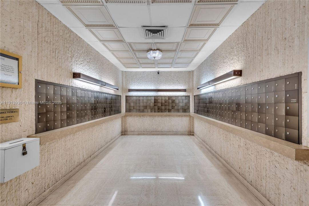 Active With Contract: $200,000 (1 beds, 1 baths, 1000 Square Feet)