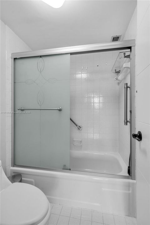 Active With Contract: $200,000 (1 beds, 1 baths, 1000 Square Feet)