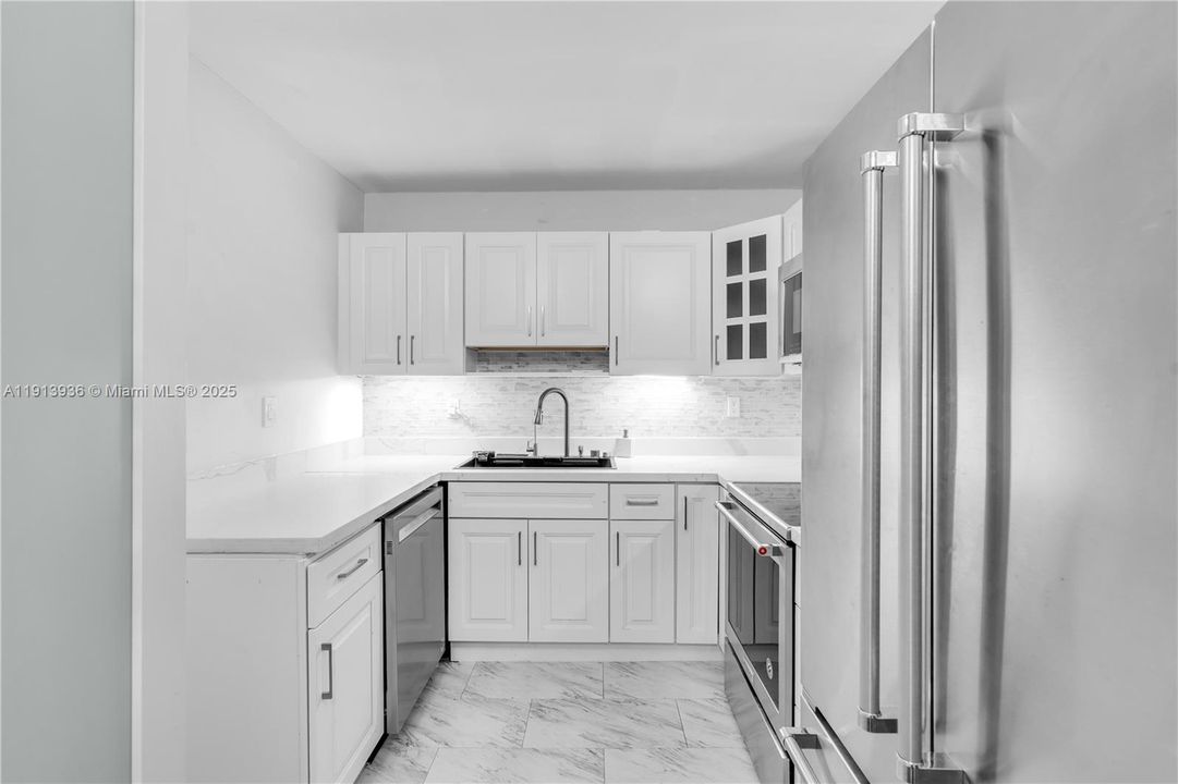 Active With Contract: $200,000 (1 beds, 1 baths, 1000 Square Feet)