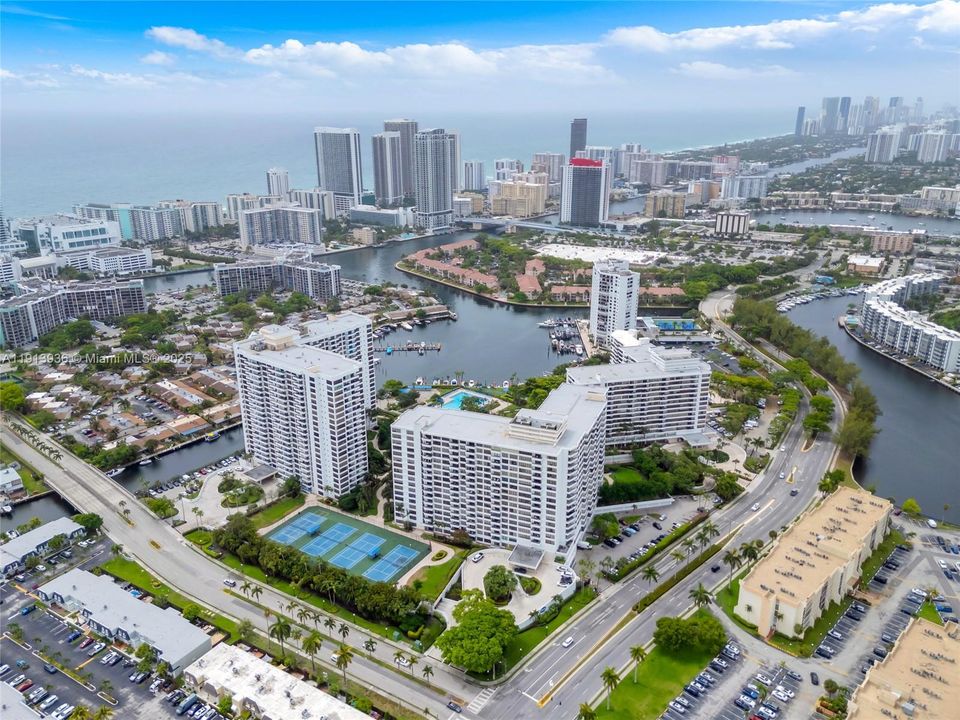 Active With Contract: $200,000 (1 beds, 1 baths, 1000 Square Feet)