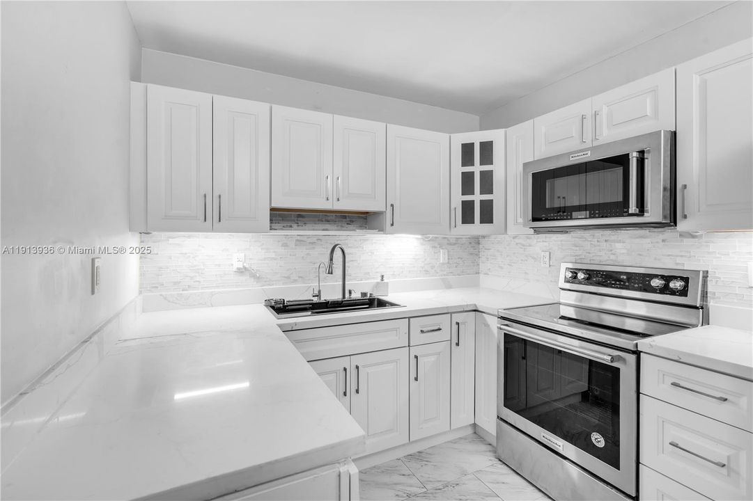 Active With Contract: $200,000 (1 beds, 1 baths, 1000 Square Feet)