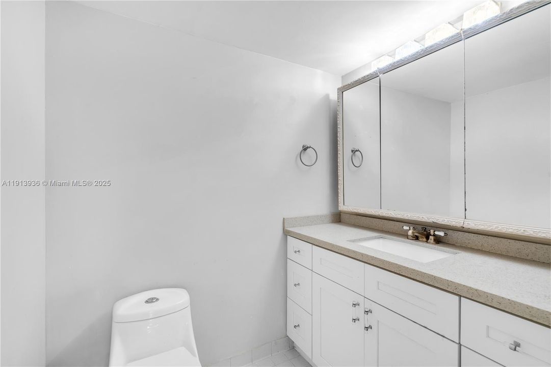 Active With Contract: $200,000 (1 beds, 1 baths, 1000 Square Feet)