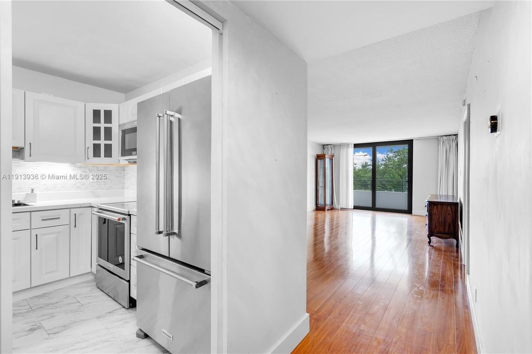 Active With Contract: $200,000 (1 beds, 1 baths, 1000 Square Feet)