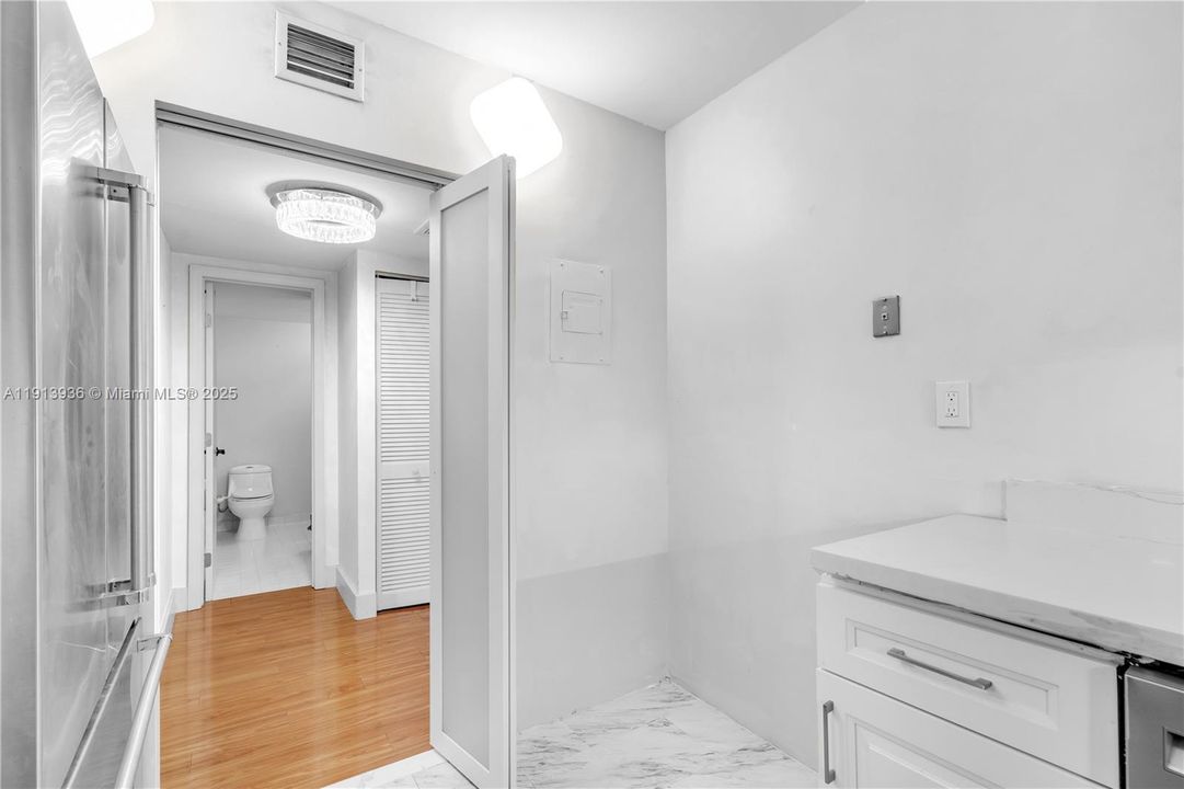 Active With Contract: $200,000 (1 beds, 1 baths, 1000 Square Feet)
