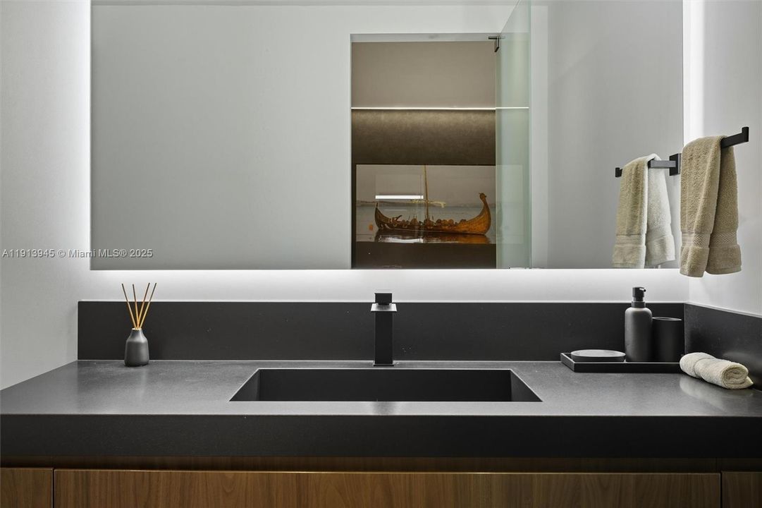 出租: $19,000 (2 贝兹, 2 浴室, 1640 平方英尺)