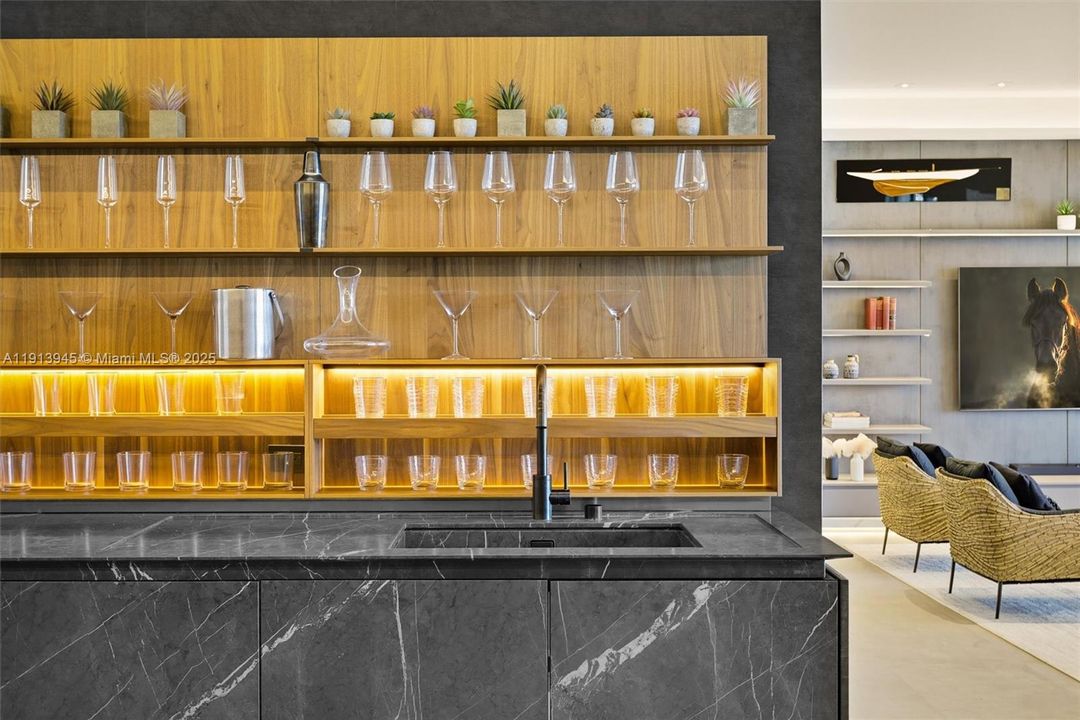 出租: $19,000 (2 贝兹, 2 浴室, 1640 平方英尺)