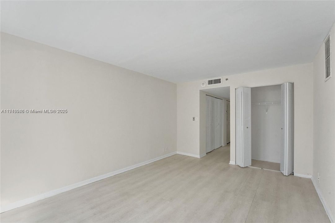 For Sale: $399,000 (2 beds, 2 baths, 1030 Square Feet)