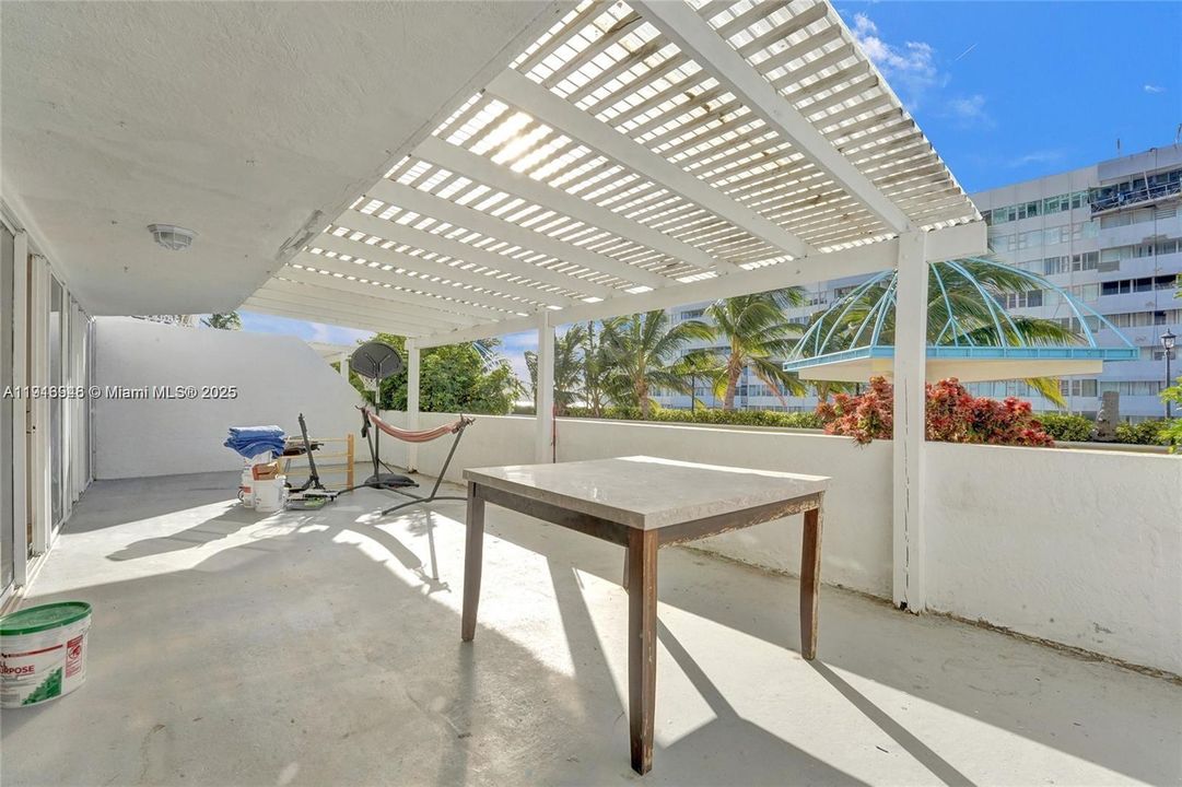 For Sale: $399,000 (2 beds, 2 baths, 1030 Square Feet)