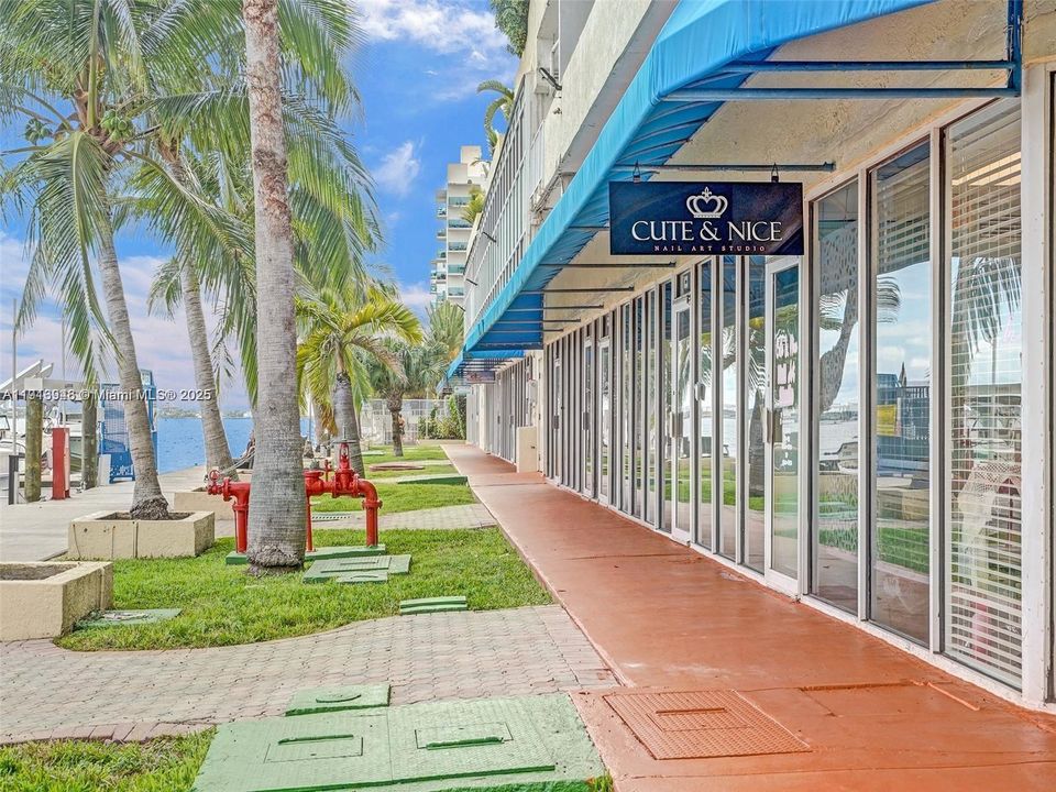 For Sale: $399,000 (2 beds, 2 baths, 1030 Square Feet)