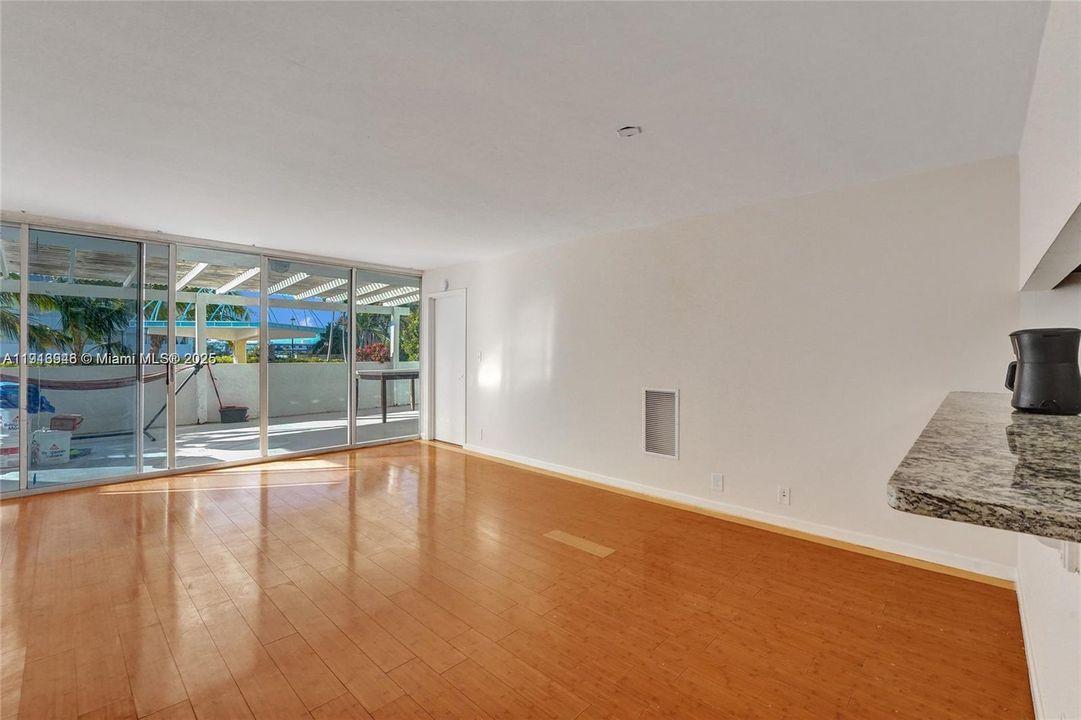 For Sale: $399,000 (2 beds, 2 baths, 1030 Square Feet)